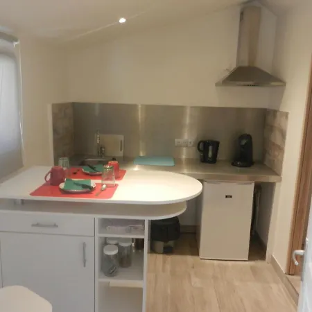 D'hotes La Catouniere فندق مبيت وإفطار 3*